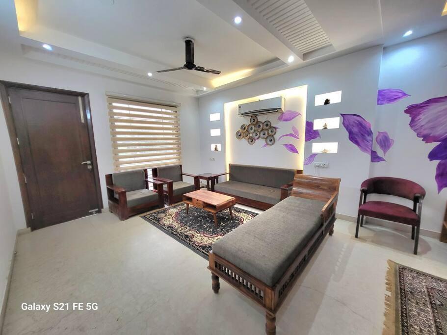 Bnbbuddy Athulyam 3 Bhk Homestay, Shalimar Bagh Apartment