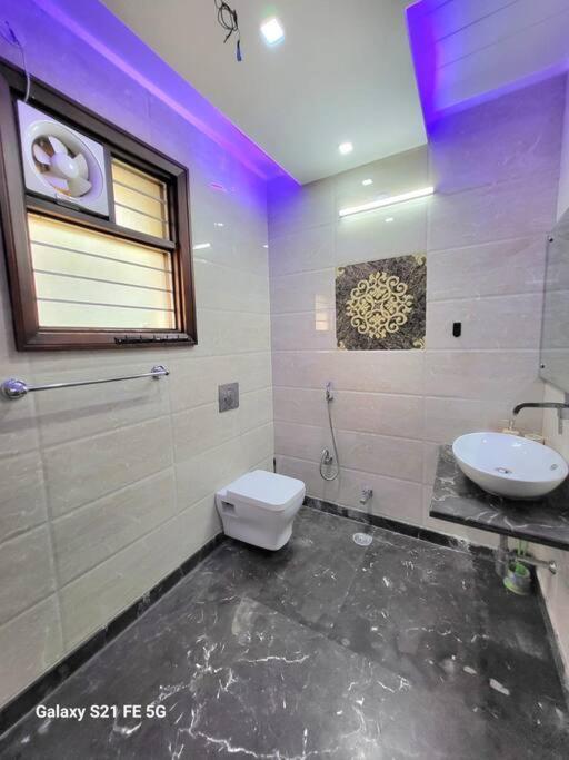 Bnbbuddy Athulyam 3 Bhk Homestay, Shalimar Bagh Apartment *