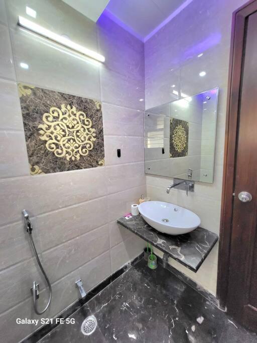 Bnbbuddy Athulyam 3 Bhk Homestay, Shalimar Bagh Apartment